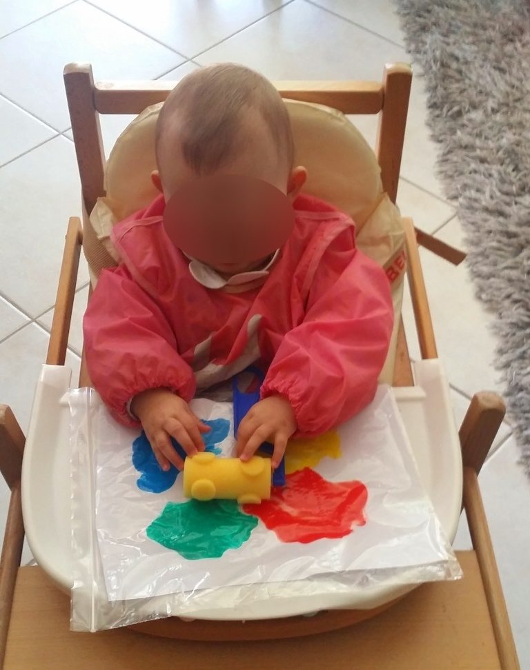 Activité bébé : Peinture « propre » selon la Pédagogie Montessori, dès 8  mois - Jeux et partage